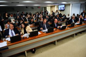 Senadores da comissão ressaltaram redução de custos para empresas Marcos Oliveira/Agência Senado
